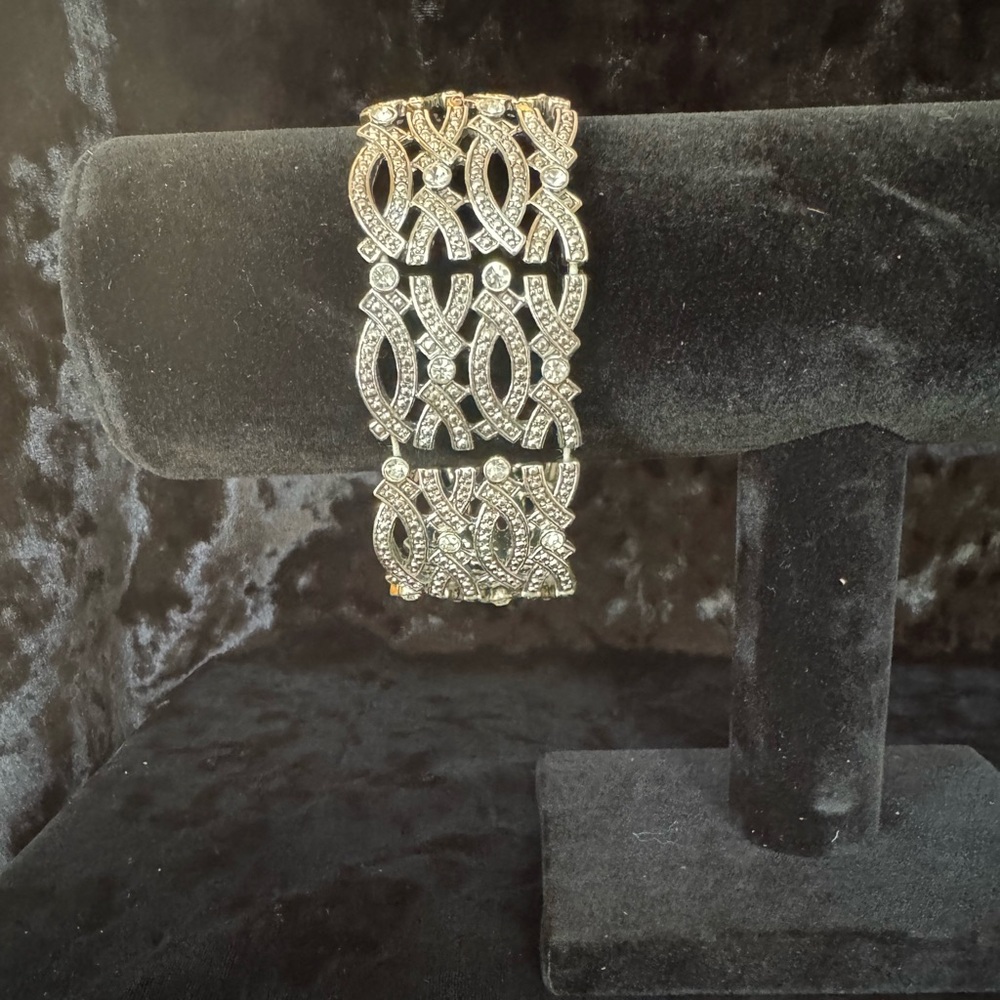 Sparkling Silver Tone Stretch Bracelet